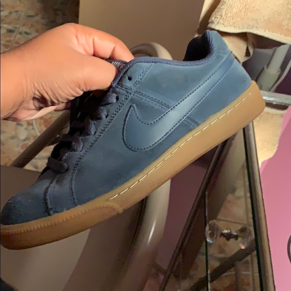 Nike court royale
